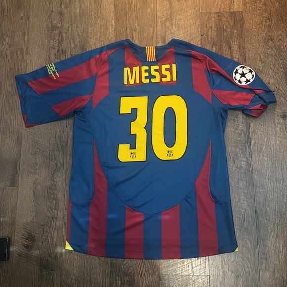 Nike Other - Barcelona Retro Jersey (Messi) Size L